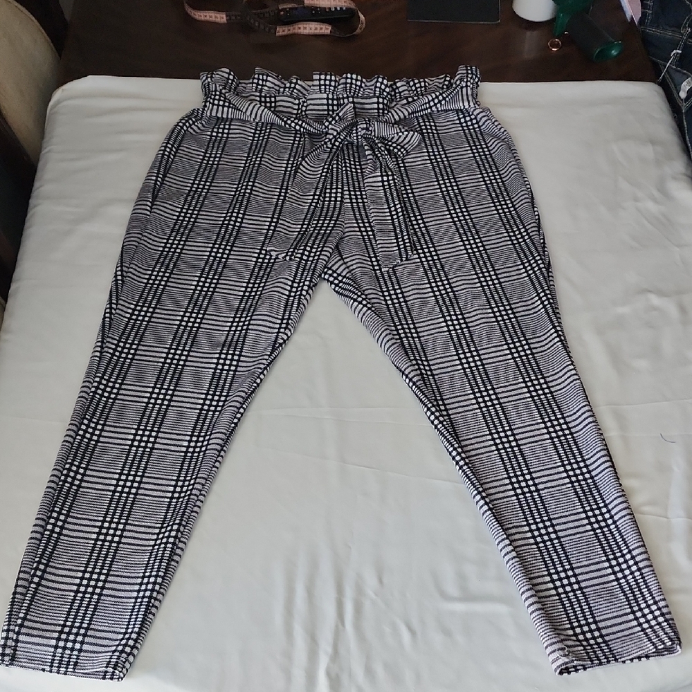 Shein Curvy Black and White Plaid Stretch Pants